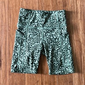 Athleta Ultimate Stash II Short ¾